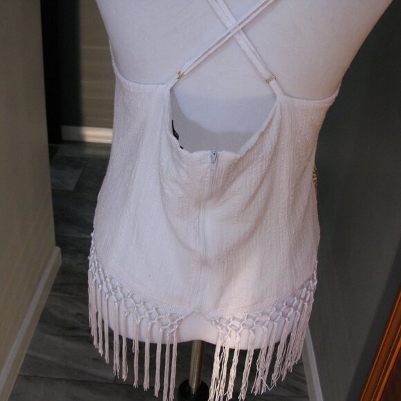 NWOT XOXO Boho Embroidered Floral Fringe Bottom Crossback Tank Size Large - Picture 8 of 9